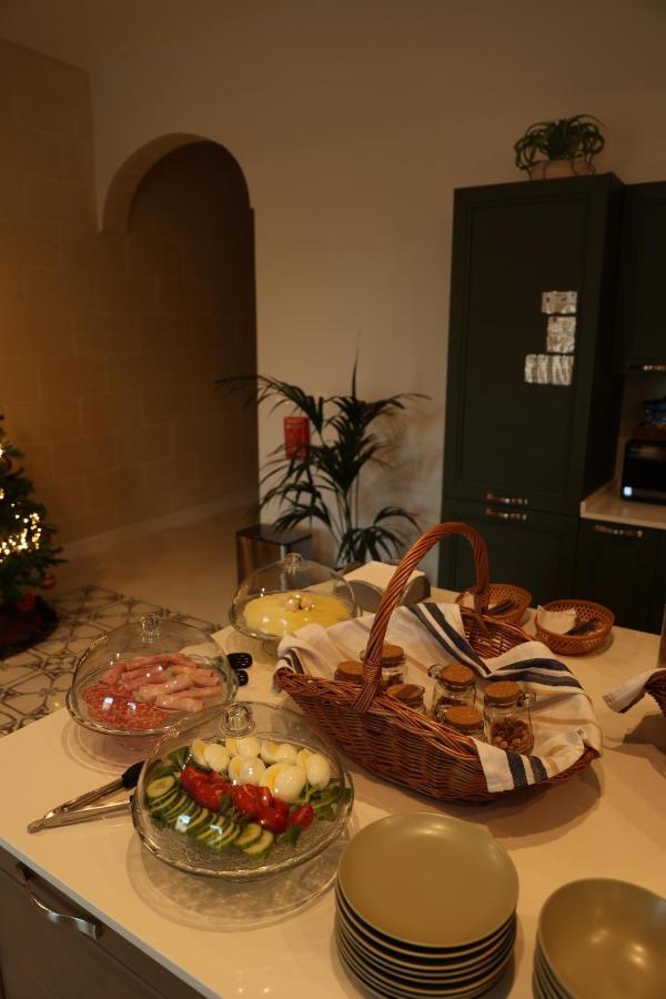 The Carob Tree Bed and Breakfast Victoria Eksteriør billede