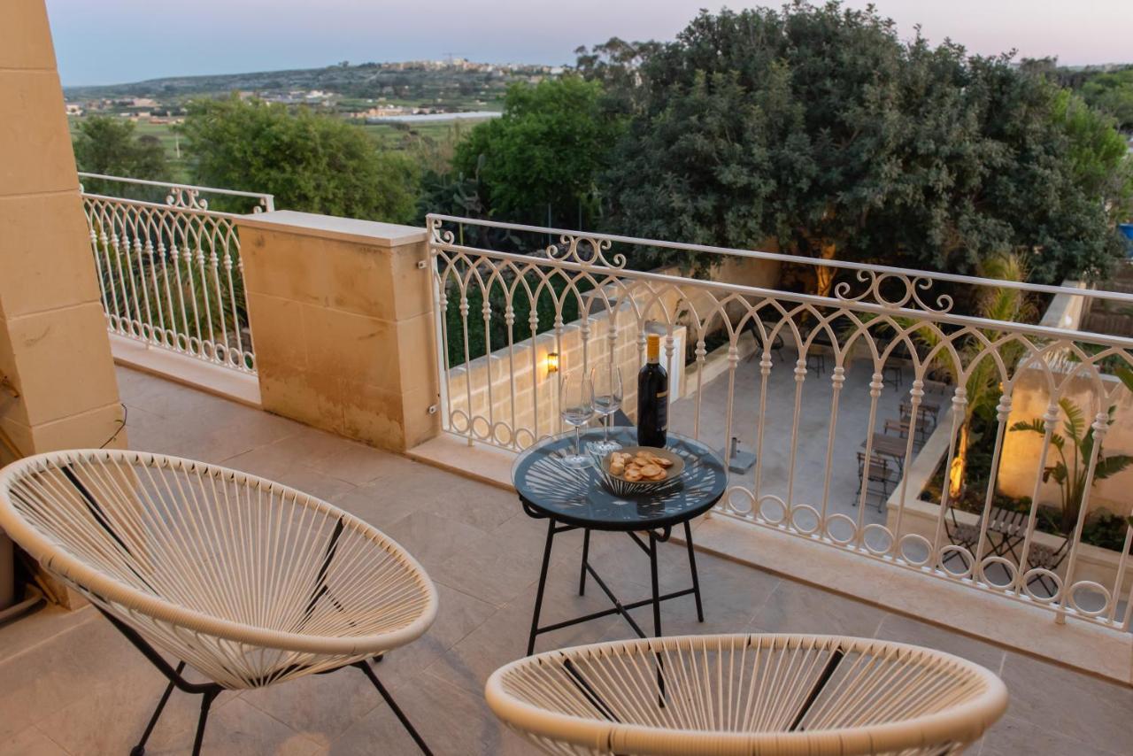 The Carob Tree Bed and Breakfast Victoria Eksteriør billede
